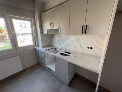 Kartal Yunus Tren İstasyonu Civarı Yeni Bina Katta 2+1 2