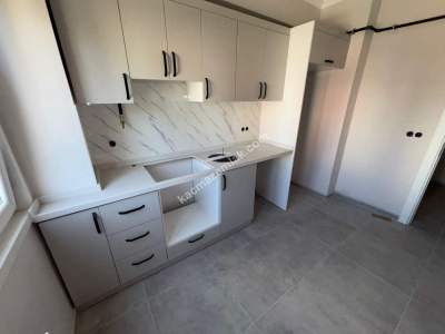 Kartal Yunus Tren İstasyonu Civarı Yeni Bina Katta 2+1 1