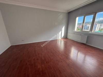 Maltepe Altayçeşme'de Site İçinde Çok Geniş Kiralık 3+ 9