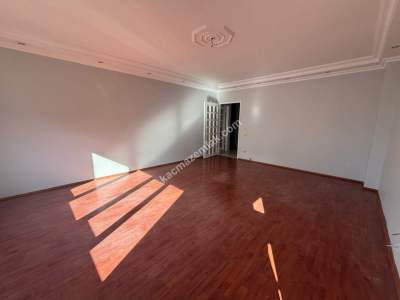 Maltepe Altayçeşme'de Site İçinde Çok Geniş Kiralık 3+ 2