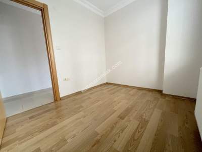 Altıntepede Minibüse 1 Dk Ayrı Mutfaklı Bahçeli 2+1 14