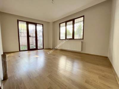 Altıntepede Minibüse 1 Dk Ayrı Mutfaklı Bahçeli 2+1 3