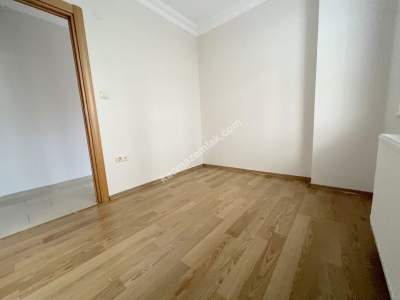 Altıntepede Minibüse 1 Dk Ayrı Mutfaklı Bahçeli 2+1 13