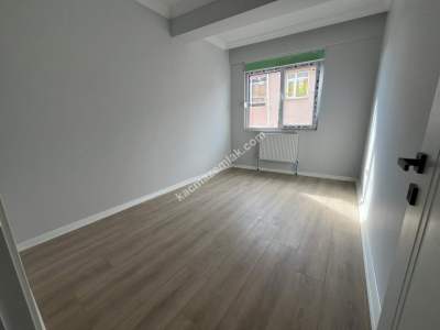 Altıntepe De Ayrı Mutfaklı Katta Sıfır Geniş 1+1 22