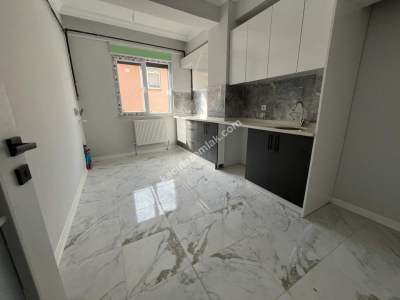 Altıntepe De Ayrı Mutfaklı Katta Sıfır Geniş 1+1 10