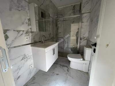 Altıntepe De Ayrı Mutfaklı Katta Sıfır Geniş 1+1 6