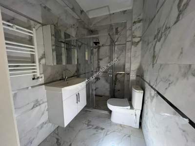 Altıntepe De Ayrı Mutfaklı Katta Sıfır Geniş 1+1 19