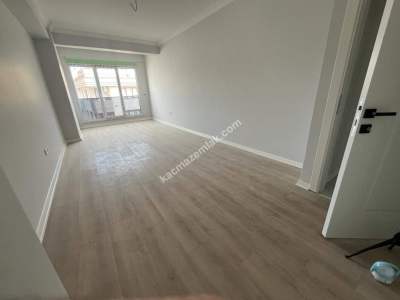 Altıntepe De Ayrı Mutfaklı Katta Sıfır Geniş 1+1 11