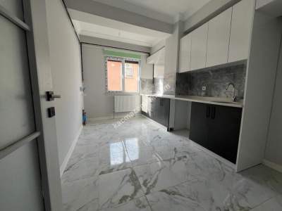 Altıntepe De Ayrı Mutfaklı Katta Sıfır Geniş 1+1 3