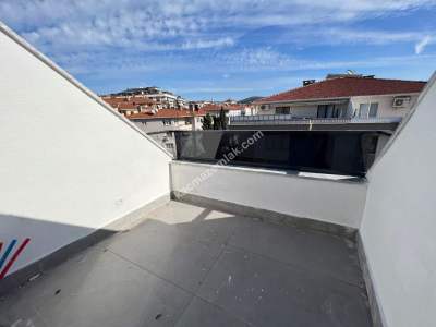 Altıntepede Bostancıya Komşu Katta Lüks 2+1 9