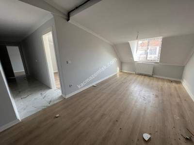 Altıntepede Bostancıya Komşu Katta Lüks 2+1 4