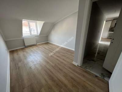 Altıntepede Bostancıya Komşu Katta Lüks 2+1 12