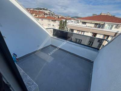 Altıntepede Bostancıya Komşu Katta Lüks 2+1 33