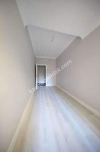 Altıntepe'de Kapalı Mutfaklı Balkonlu Sıfır 3+1 12