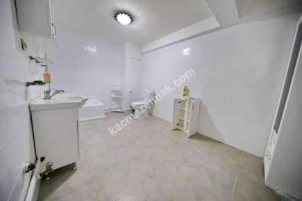 Altıntepe'de Kullanışlı Metrekareli 2+1 Kiralık Daire. 16