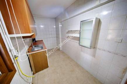 Altıntepe'de Kullanışlı Metrekareli 2+1 Kiralık Daire. 2