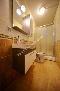 Maltepe Bağlarbaşı'nda Minibüs Yoluna 4.Binada 1+1 16