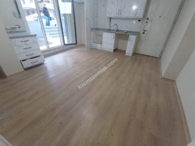 Küçükyalıda Yeni Binada Bahçe Teras Kullanımlı 1+1 3