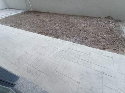 Küçükyalıda Yeni Binada Bahçe Teras Kullanımlı 1+1 22