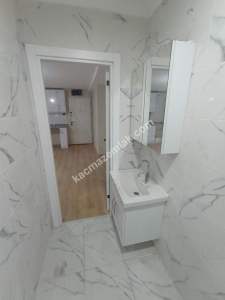 Küçükyalıda Yeni Binada Bahçe Teras Kullanımlı 1+1 13