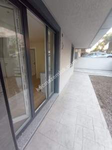 Küçükyalıda Yeni Binada Bahçe Teras Kullanımlı 1+1 8