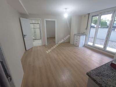 Küçükyalıda Yeni Binada Bahçe Teras Kullanımlı 1+1 14