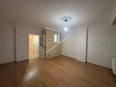 Maltepe Zümrütevler'de Oldukça Kullanışlı Kiralık 2+1 3