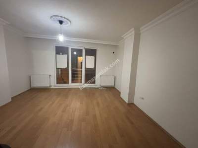 Maltepe Zümrütevler'de Oldukça Kullanışlı Kiralık 2+1 2