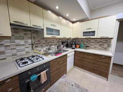 Nuhkuyusu Caddesinde, Kombili, İçi Masrafsız Bakımlı2+1 16