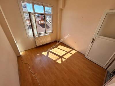 Ünalan Mah 2.Kat 85 M2 Balkonlu Mutfak Yenilenmiş Daire 22