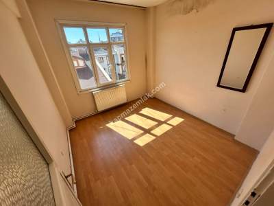 Ünalan Mah 2.Kat 85 M2 Balkonlu Mutfak Yenilenmiş Daire 24