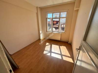 Ünalan Mah 2.Kat 85 M2 Balkonlu Mutfak Yenilenmiş Daire 19