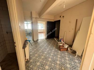 Ünalan Mah 2.Kat 85 M2 Balkonlu Mutfak Yenilenmiş Daire 28