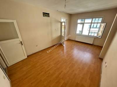 Ünalan Mah 2.Kat 85 M2 Balkonlu Mutfak Yenilenmiş Daire 4