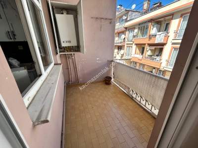 Ünalan Mah 2.Kat 85 M2 Balkonlu Mutfak Yenilenmiş Daire 7