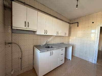 Yavuztürk İlkokulun Karşısında İçi Temiz 2+1 Kiralık 9