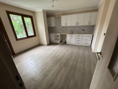 Trabzon Kaymaklı'Da Ulaşımı Kolay Eşyasız 3+1 Kiralık