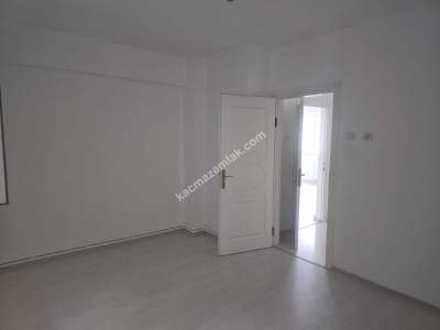 Bahçelievler Mahallesinde 3+1 Kiralık Daire 3