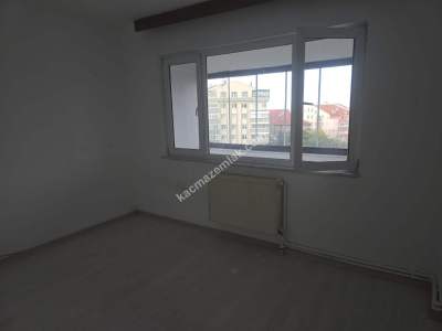 Bahçelievler Mahallesinde 3+1 Kiralık Daire 16