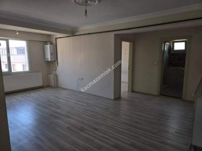 İncivez Mahallesinde Kiralık 1+1 Daire 4