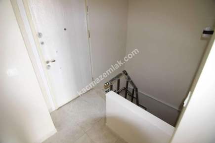 Çınar'da Metroya Yakın 3 Yıllık Binada Kiralık 3+2 19