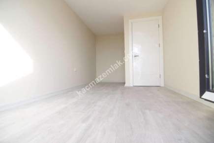 Çınar'da Metroya Yakın 3 Yıllık Binada Kiralık 3+2 27