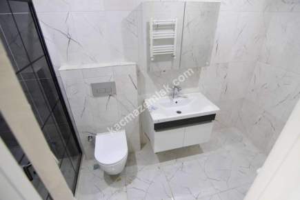 Çınar'da Metroya Yakın 3 Yıllık Binada Kiralık 3+2 33