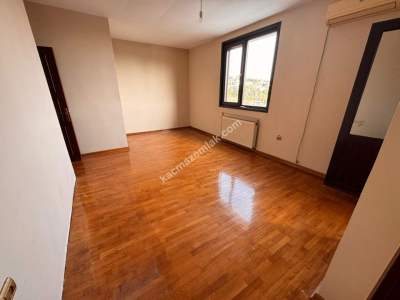 Acıbadem Akçaağaç Sokakta 250 M2 Net Kiralık 5+2Dubleks 15