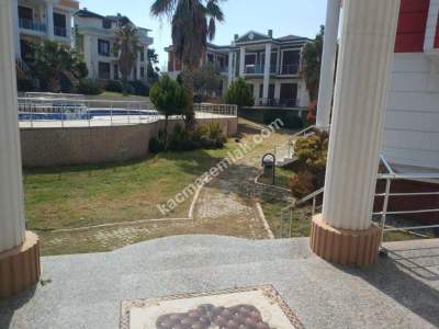 Aliağa Yenişakranda Denize Sıfır Müstakil Kiralık Villa 3