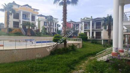 Aliağa Yenişakranda Denize Sıfır Müstakil Kiralık Villa 8