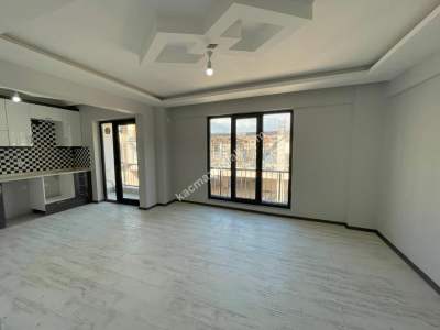 Gemlik Merkezde Satılık 6 Daireli Komple Yeni Bina 7