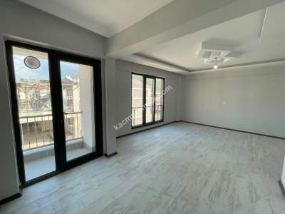 Gemlik Merkezde Satılık 6 Daireli Komple Yeni Bina 4