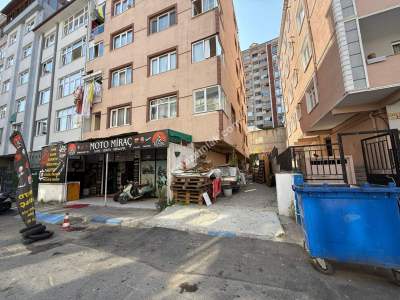 Koşuyolu Barbaros'da, 11 Daire 2 Dükkanlı Komple Bina 15