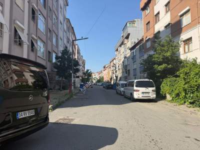 Koşuyolu Barbaros'da, 11 Daire 2 Dükkanlı Komple Bina 12